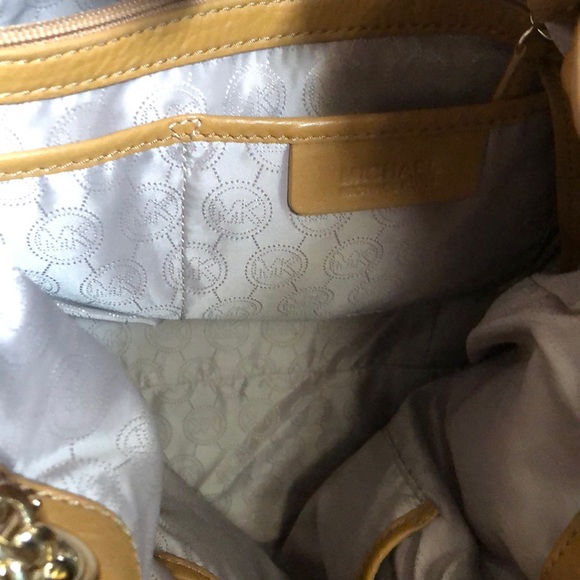 Authentic MICHAEL KORS PURSE - Picture 3 of 7